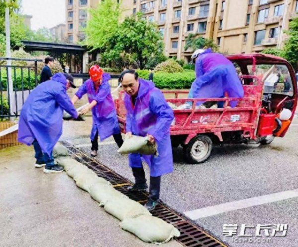 东风路街道演练地库倒灌险情处置：疏散断电排渍一气呵成