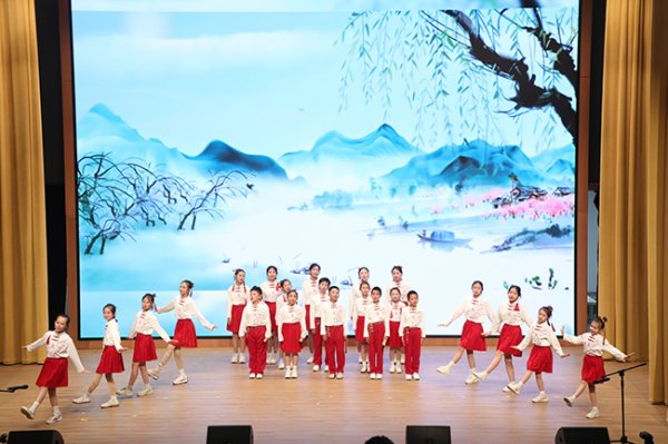 “首都校园领读计划”启动 百余位校长领读