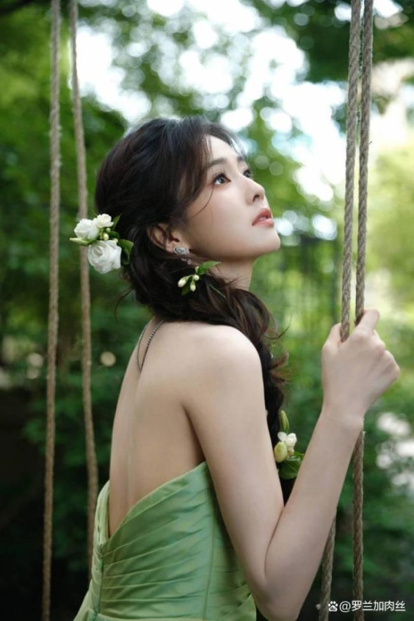 白鹿把唯一的茉莉花给了小婉 清新淡雅风俘获人心